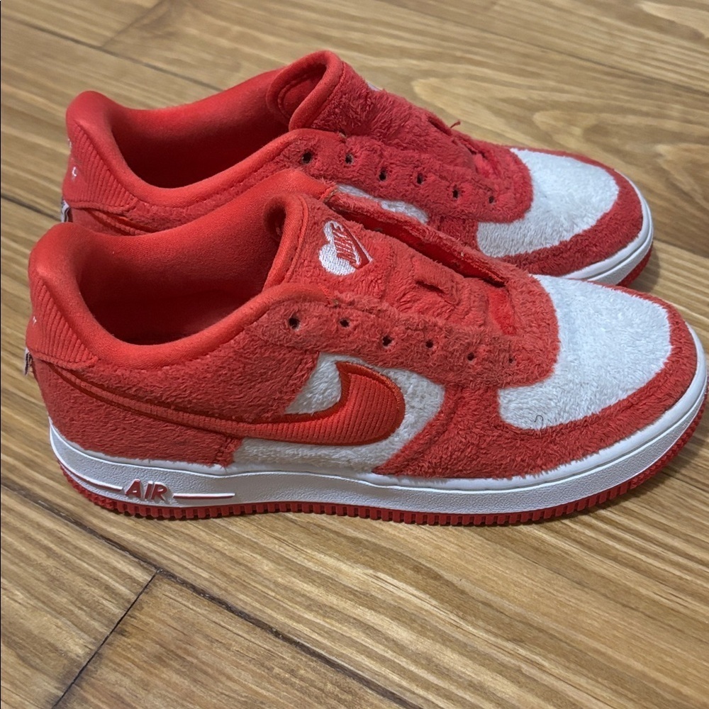 Nike Air Force 1 Low Valentine’s Day Fleece (2024) Sneakers Size 4Y w/o laces - Picture 1 of 6